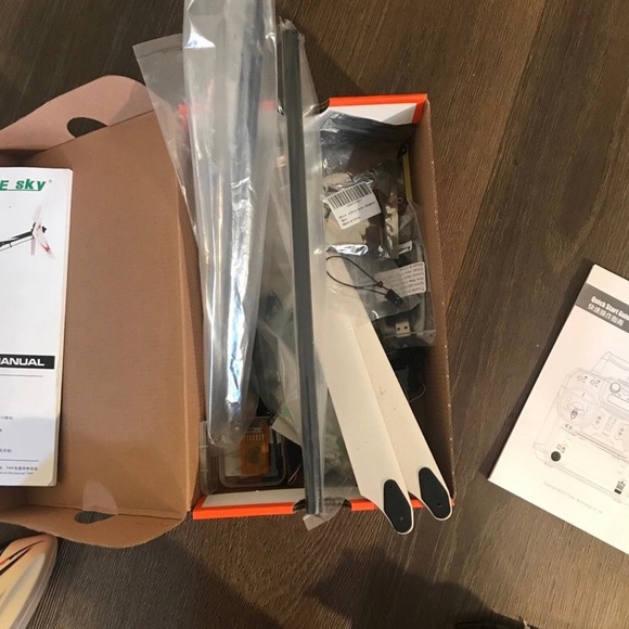 3 vintage Esky Cp belt rc helicopters (one is a V2) - Picture 11 of 12